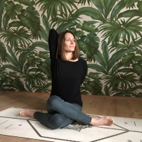 simone_yoga_waves
